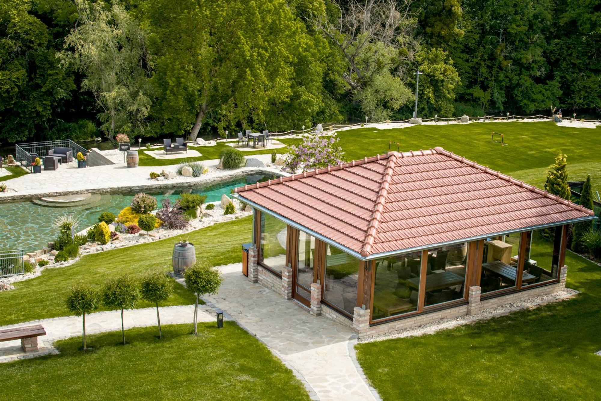 Penzion Vcelarsky Dvur Lednice Exterior photo
